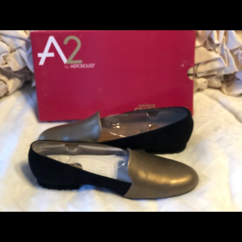 **NEW** A2 by Aerosoles. BLACK/ GOLD